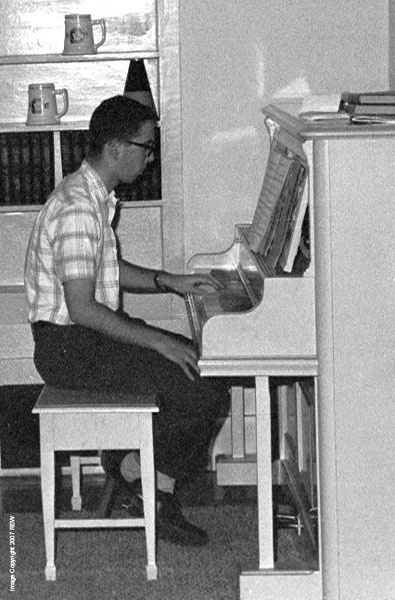 Tom_Green_&_Piano